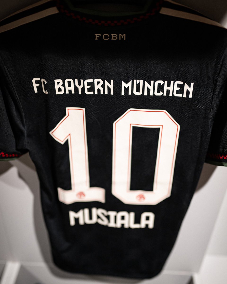 FCBayernEN's tweet photo. 𝟙𝟘 🌟 https://t.co/V5Tu0OIsJ9
