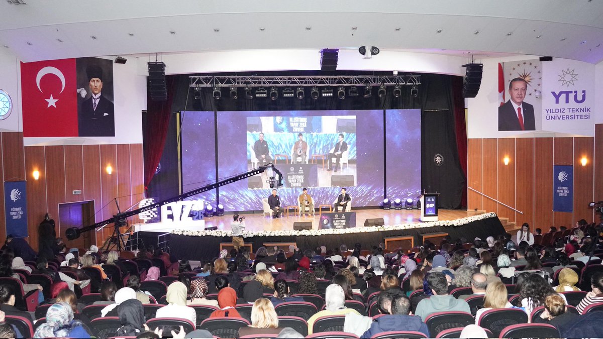 istanbulilmem's tweet photo. ✨ Müdürlüğümüz ve Yıldız Teknik Üniversitesi iş birliğiyle “Yapay Zekâ, İnsan ve Gelecek Odağında Eğitimin Dönüşümü” temasıyla düzenlenen III. Eğitimde Yapay Zekâ Zirvesi “Algoritmalardan Sorumluluğa: Yapay Zekâda Etik, Güvenlik ve Yönetişim” konulu Yapay Zekâ Çağında Etik Paneli gerçekleştirildi.

#eyzistanbul

📽 Canlı yayın: https://t.co/4XsC6Q0e57

@tcmeb @Yusuf__Tekin @MucahitYentur @YildizEdu