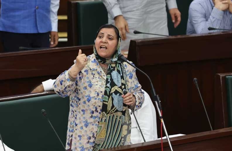 Anticipatelove_'s tweet photo. She is not even competent enough to be a Sarpanch,
 yet she has been made the Health and Education Minister. 

She cannot even read or educate herself properly how is she supposed to run an entire system?

Such uneducated & incapable individuals into positions of power has turned the J&K Assembly into nothing short of a circus.