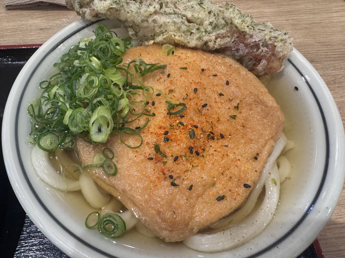okachansakura's tweet photo. #岡山　#うどん　#キンボシ　#面接　#体験
🤤今日のうどん🍜
きんぼしのきつね🦊うどん
おあげふっくり美味しい😋😋😋😋
😾土曜日本日もお仕事のみなさま雨☔なので気をつけて頑張ってまいりましょうね😺 https://t.co/sYnRNckoEa