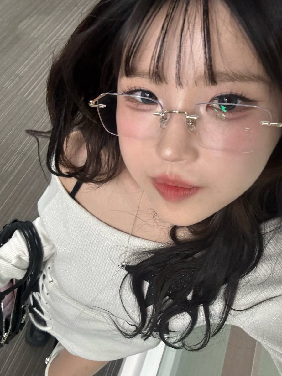fiq_D_flover's tweet photo. [🍞 shy9_29] -Instagram Update-

#송하영 #SongHayoung
#fromis_9 #프로미스나인 
@realfromis_9 https://t.co/t9FmLgUj2W