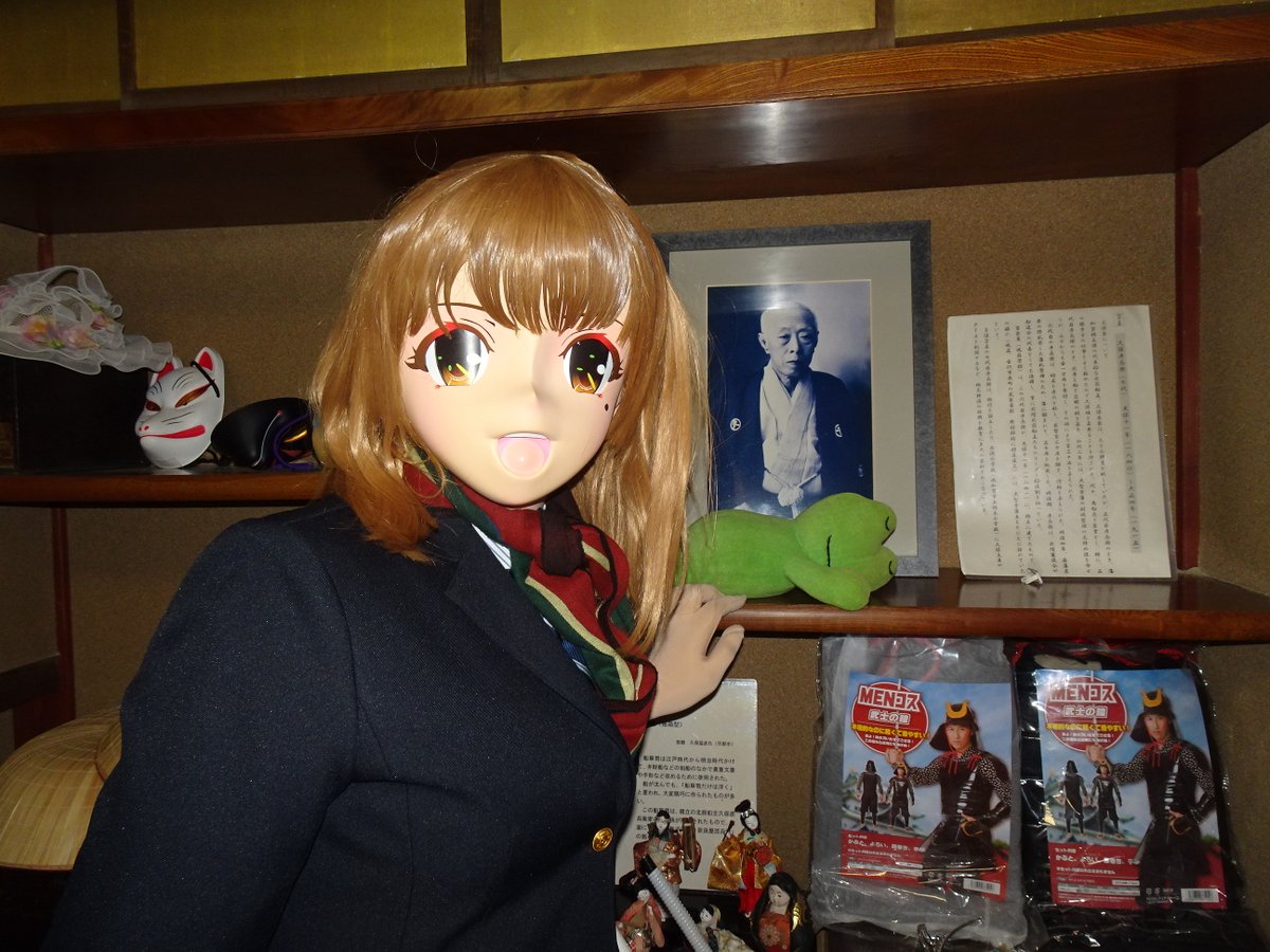 ころけろ tweet media