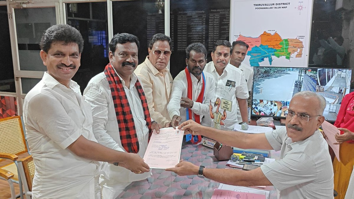 பூந்தமல்லி சட்டமன்ற தொகுதியில் திரு கிருஷ்ணசாமி அவர்கள் வேட்புமனுவை தாக்கல் செய்தார்.

#VoteForDMK