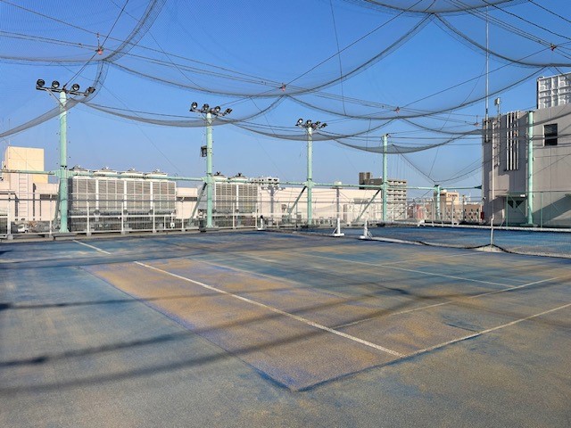 7CC_Ageo's tweet photo. 3/23(月)
テニスコートの修繕を行いました！
真ん中のコートのベースライン辺りが擦り減ってしまったため、新しい人口芝に張替えております。
メゾンカルチャークラブ上尾では定期的にメンテナンスを行い質の高いレッスンを提供いたします。 https://t.co/h5dk9AdypD