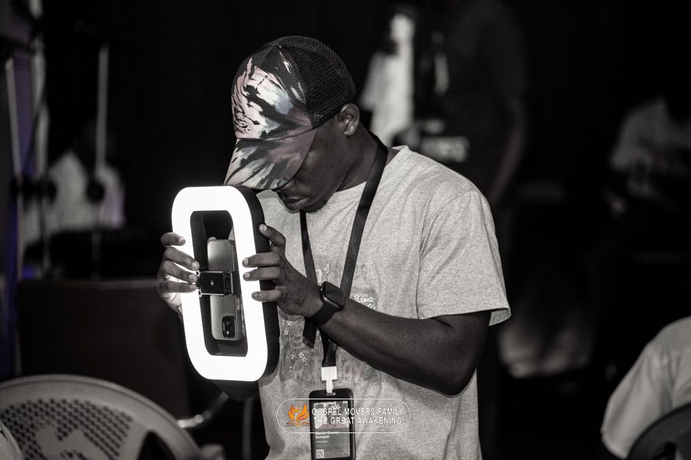 M A R T I N tweet media