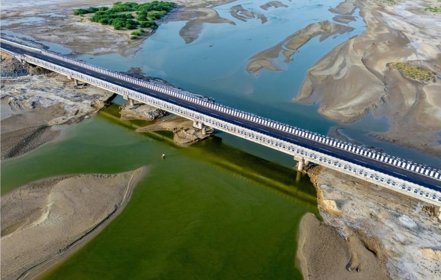 BROindia's tweet image. #BROIndia #ChetakRaisingDay #NationBuilding #StrategicInfrastructure

On its 47th Raising Day, Project Chetak@BRO stands as a symbol of resilience, engineering excellence and unwavering dedication to nation-building in the Western Sector. 
Maintaining over 4000 km of strategic