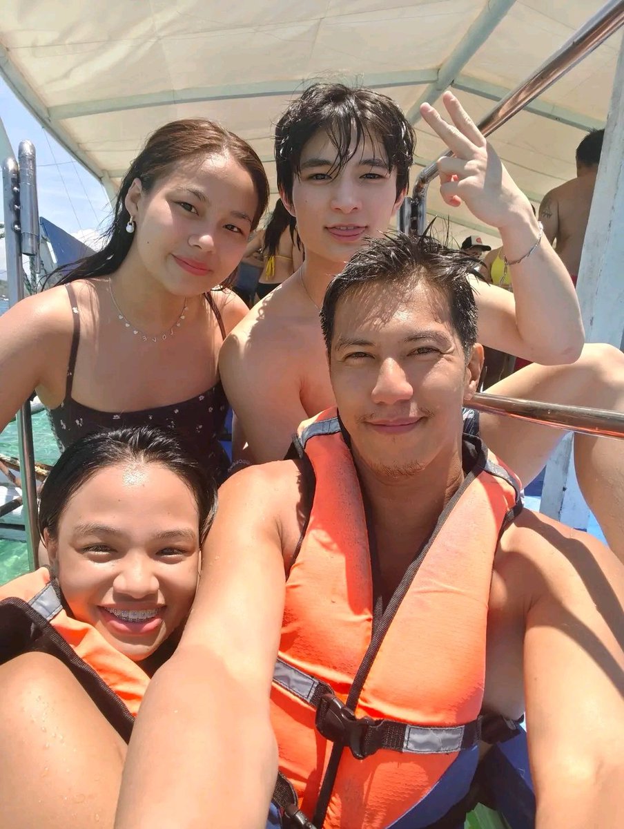 shetweetsblah's tweet photo. Asan na po yung mga lapag nyo? hahahahahahahahah #LelQuin https://t.co/iVMM1bgmIR