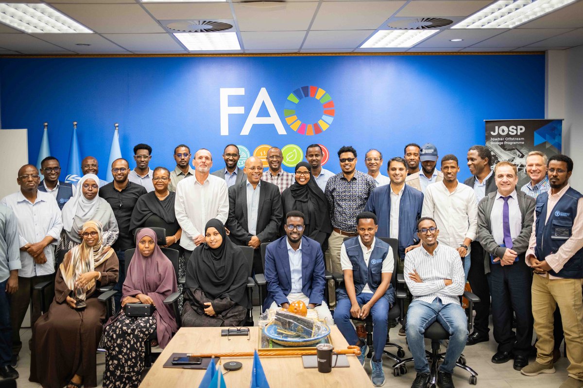 EPeterschmitt's tweet photo. Wishing @EzanaKg all the very best as he concludes seven years of dedicated service in #Somalia. His leadership, professionalism &amp; calm presence have meant a great deal to our work &amp; team. I wish him every success in his new role as #FAOR in Uganda.
👉🏽https://t.co/bWhNgcGLA9 https://t.co/BlawxVsknp