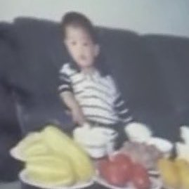 ตอนน้องแทยงตัวเท่านี้เขาตัวกลมจริงๆนะ​ ครอบครัวคงฟัดบ่อยน่าดู​ เด้กเร้กอ้วนๆๆตุ้ยๆๆอะ​แก้มก็เยอะเหม่งก็น่าจุ้บๆๆ​ถ้าเป็นลูกเป็นหลานชั้นคงฟัดจนร้องไห้