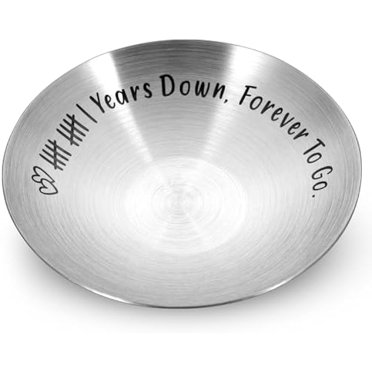 eve_bees's tweet image. Happy Anniversary to us 🍾🥂 11 years today! 
Yes, Graham will be going to the bees and I'll be making deliveries. Who said romance is dead! 🤣
#Anniversary #beekeeping #11years