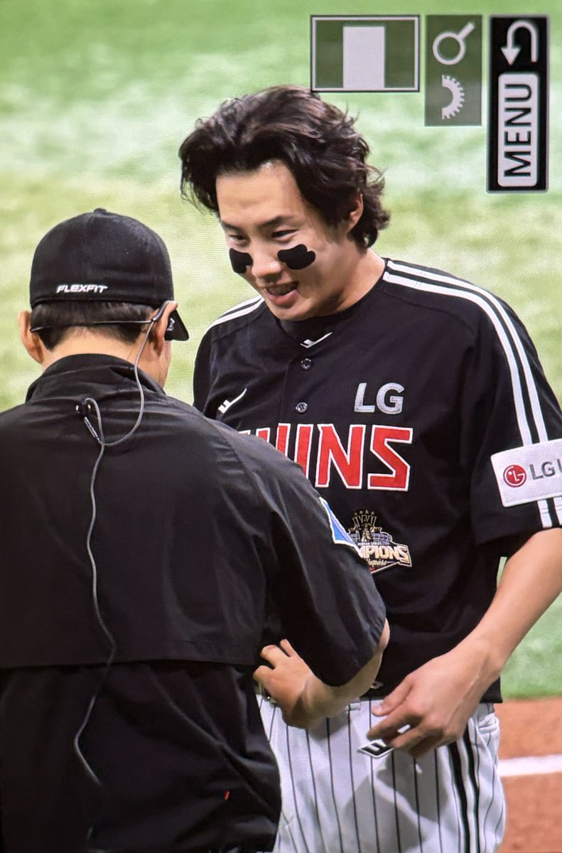 JUST__N01's tweet photo. 바지도 벗어드려요 ?
    ㄴ 심판님 : 황급히 막기

#LGTWINS #엘지트윈스 #임찬규 https://t.co/RbYQWZjnN0