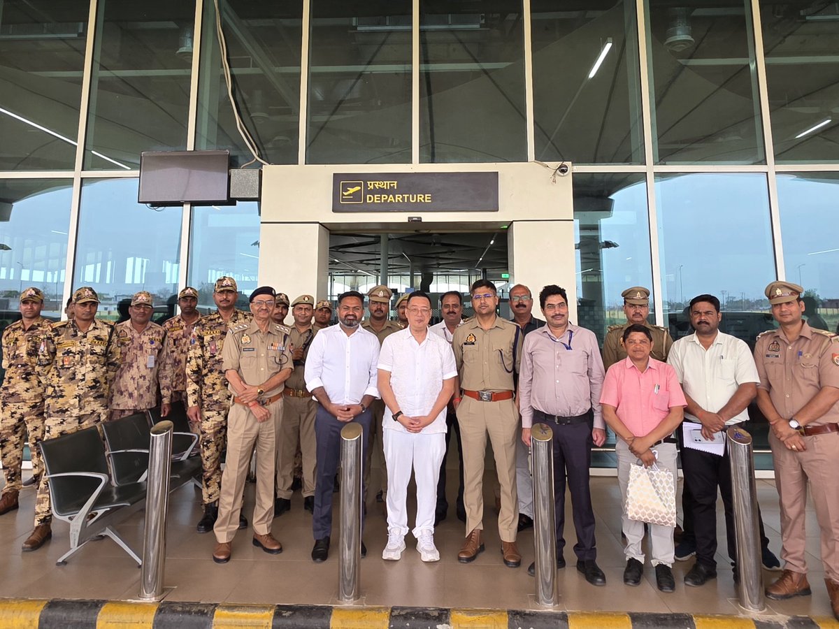 SGinIndia's tweet image. Thank you to @dm_kushinagar and @AAI_Official for bringing me on a tour of #Kushinagar Airport. Impressive infrastructure and high potential 💪. - HC Wong @myogioffice @MoCA_GoI @DGCAIndia #AviationIndia #UP #UttarPradesh