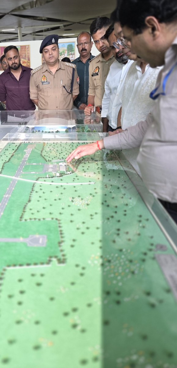 SGinIndia's tweet image. Thank you to @dm_kushinagar and @AAI_Official for bringing me on a tour of #Kushinagar Airport. Impressive infrastructure and high potential 💪. - HC Wong @myogioffice @MoCA_GoI @DGCAIndia #AviationIndia #UP #UttarPradesh
