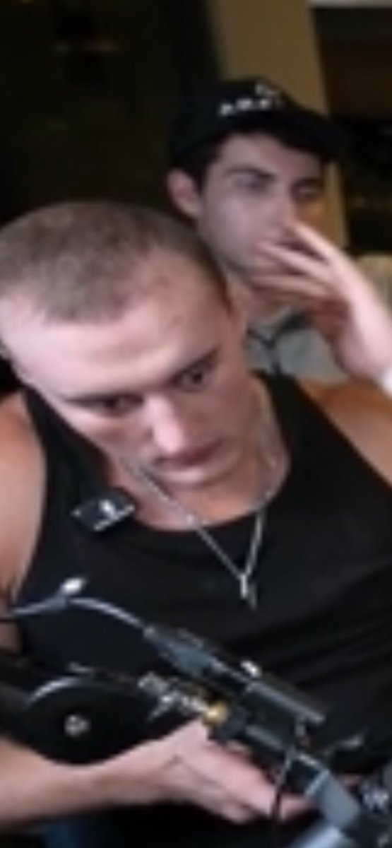 riskiz tweet media