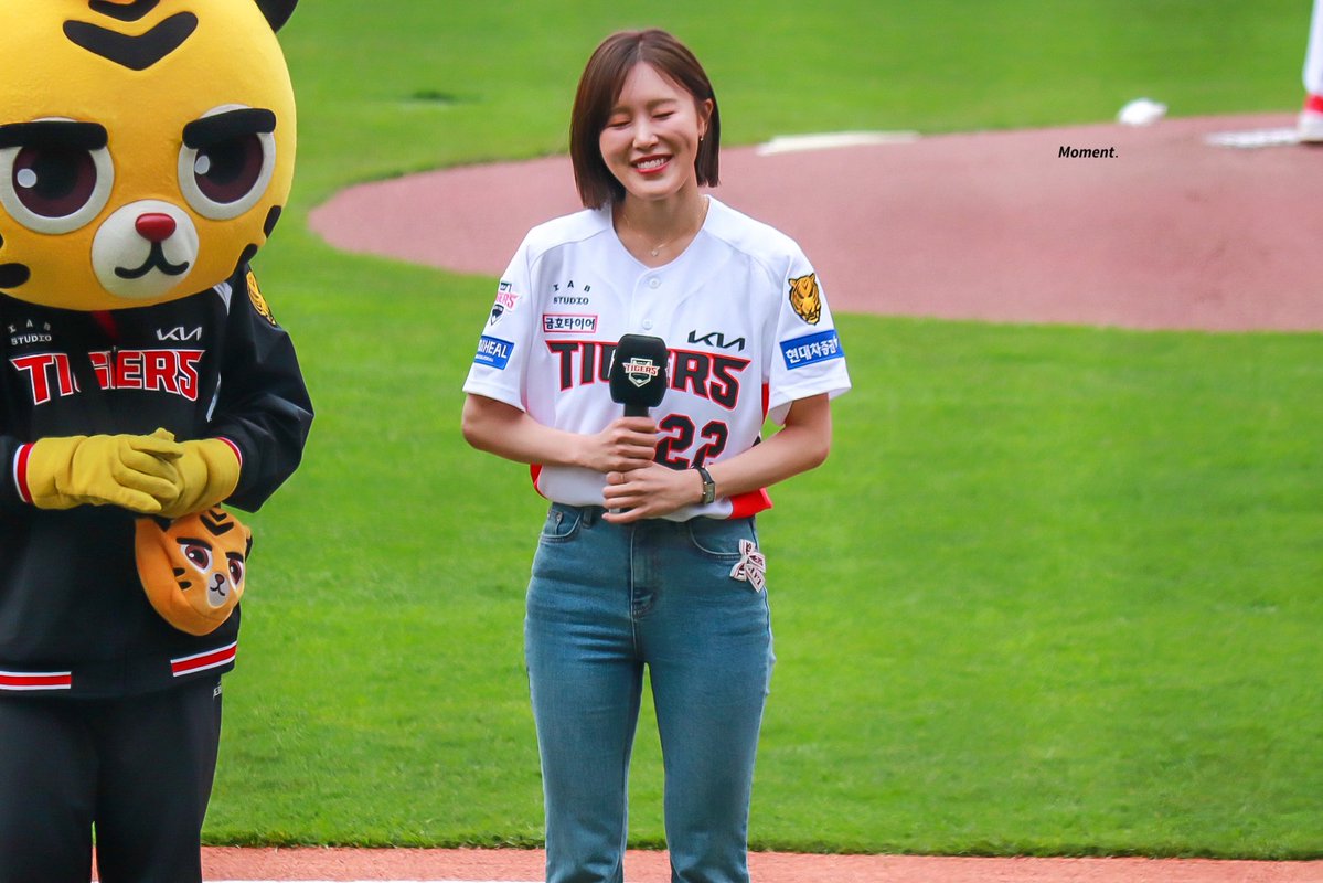 𝙈𝙤𝙢𝙚𝙣𝙩. tweet media