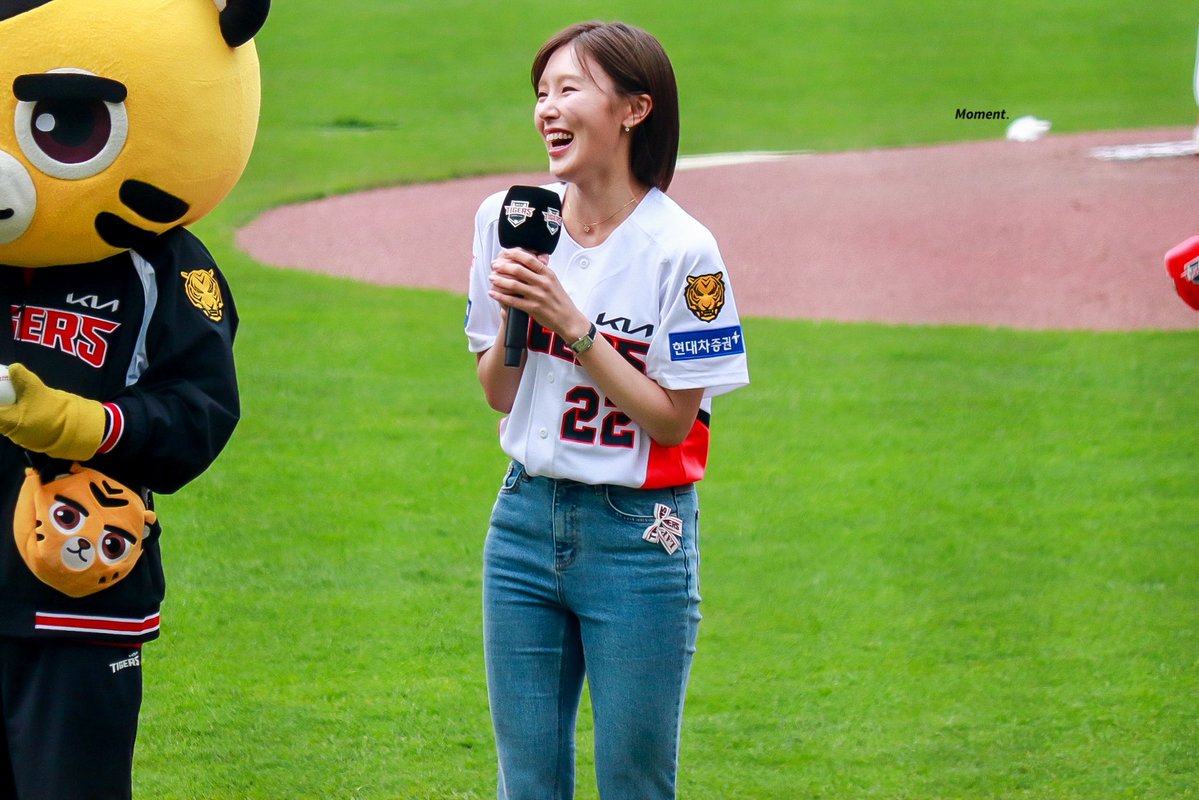 𝙈𝙤𝙢𝙚𝙣𝙩. tweet media