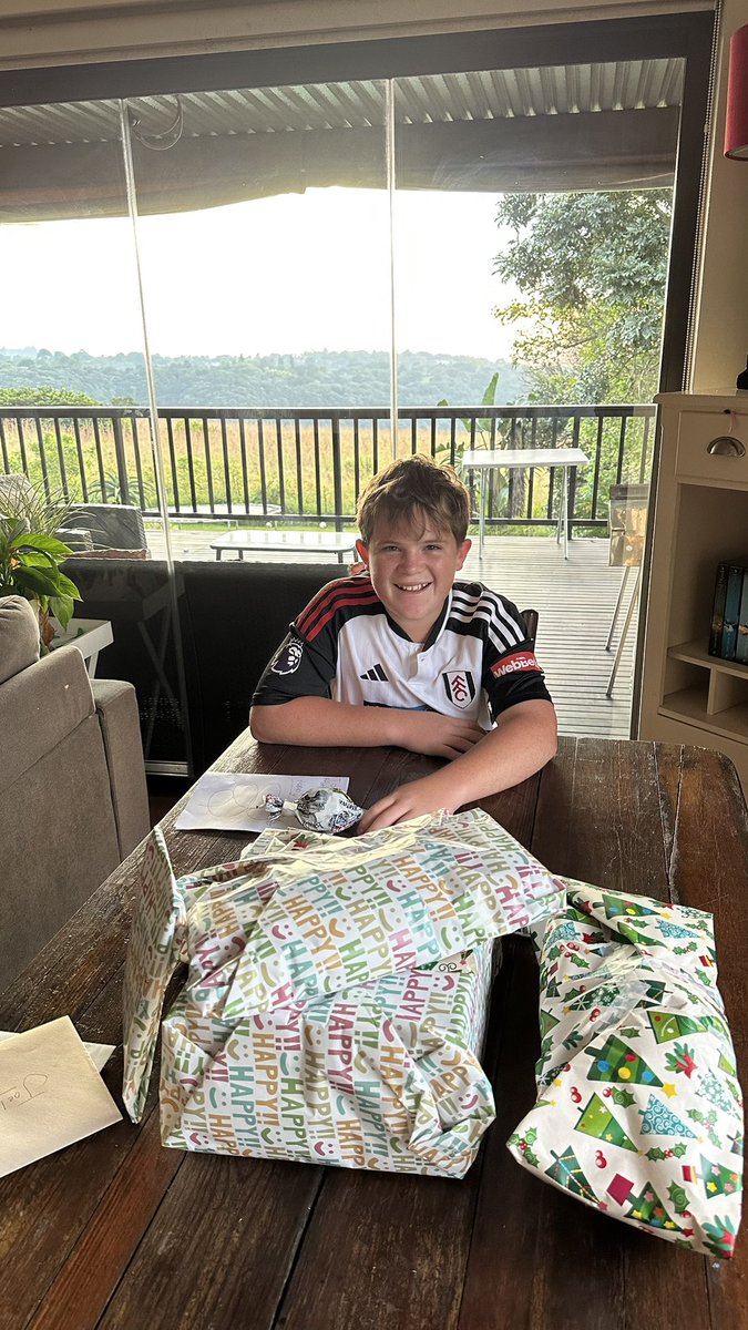 James Bondsama tweet media