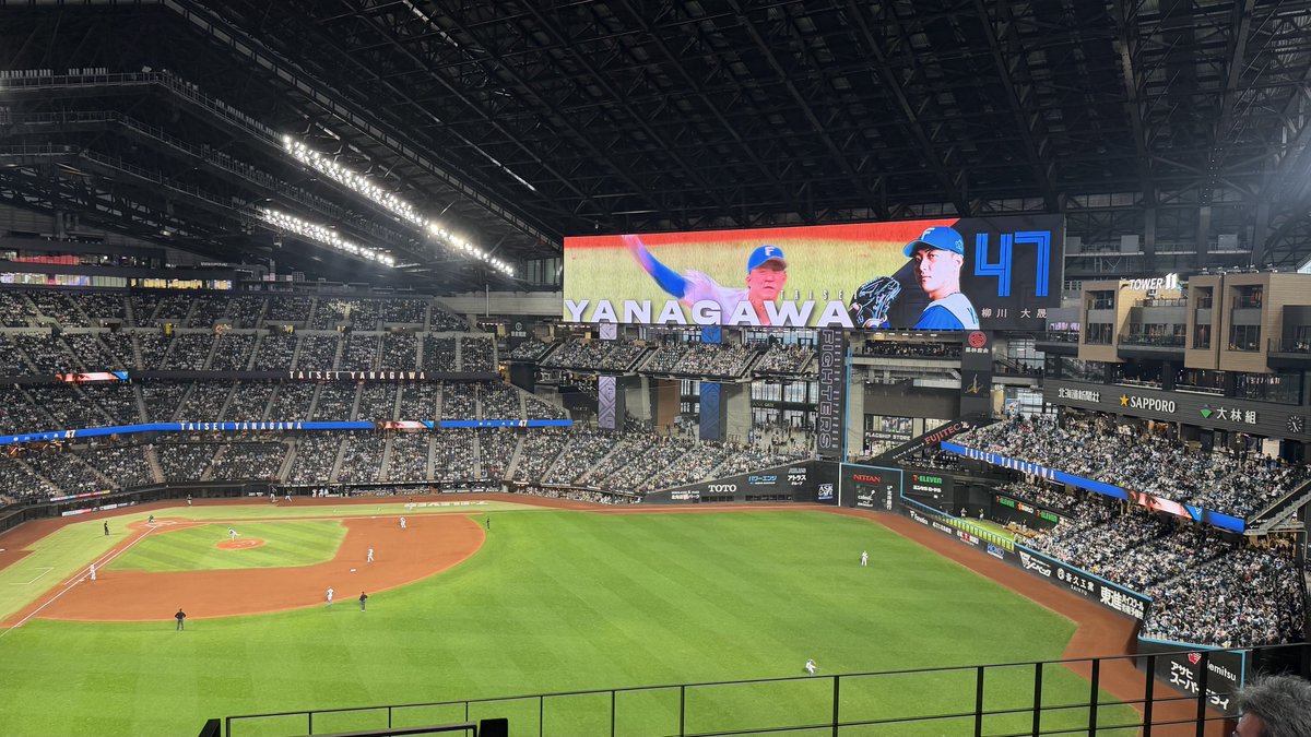 yamateak's tweet photo. 我らがファイターズは今日もドミってます。
去年の受講生でNoSeRAサークル員が売り子してました！

せっかく声かけてくれたので、買ってあげれば良かったな。ごめんよ https://t.co/mIBXL6AcZB