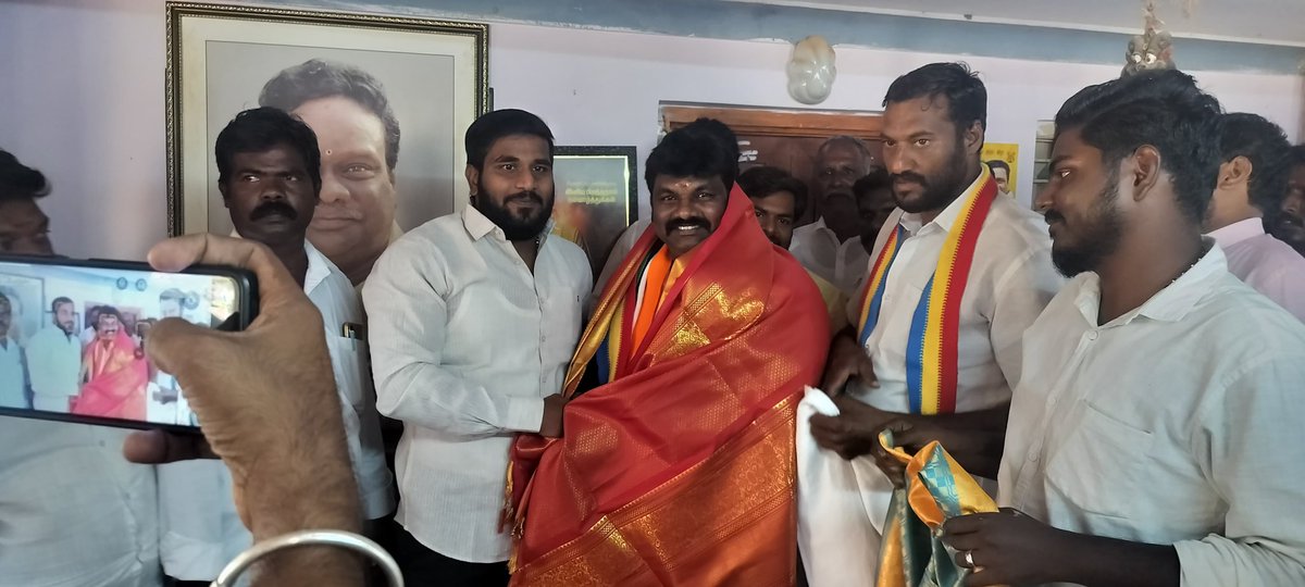 PMKCuddaloreDt's tweet photo. காட்டுமன்னார்கோவில் சட்டமன்ற தொகுதியில் #NDA கூட்டணியின் பாமகவின் வெற்றி வேட்பாளர் மருத்துவர். அன்புசோழன் அன்புசோழன்  அவர்கள் வெற்றி பெற மாம்பழ சின்னத்தில் வாக்களிப்பீர்.

#காட்டுமன்னார்கோயில் #PMK #NDA #அதிமுக #BJP #drஅன்புசோழன் https://t.co/PhcRo8R2Uf