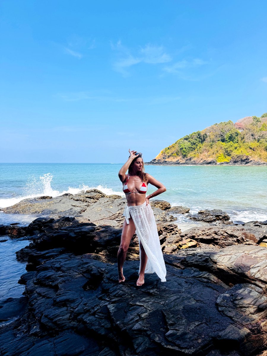 Ugh, you don’t need money or security, dummy🤪

Your whole life is just serving me and making ME happy ✨✨✨💸💸💸