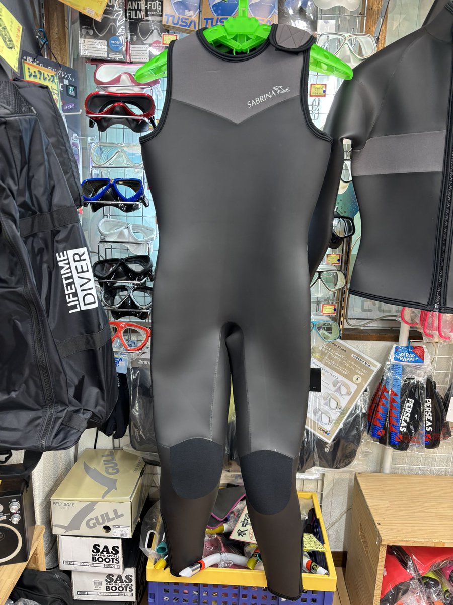 sandwave_surf's tweet photo. マリンダイビン��フェア２日目
あいにくの天気ですが大盛況だったようです！
オリジナルブランド「サブリナウエットスーツ」もお陰様で大好評😁
新発売記念価格ジャケット&amp;ロンジョンフルオーダー¥41,800です！
ダイビングもサーフィンも春〜秋にかけて大活躍🏄‍♀️🤿 https://t.co/N4nN0BBwuv