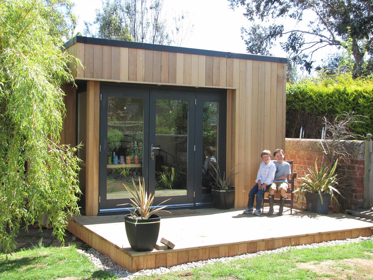 JMLGardenRooms's tweet photo. Spring is calling 🌸 Our Arns showroom near Auchterarder is open by appointment over Easter, including Easter Monday (6th April). Come and explore Highlander &amp; Lowlander garden rooms up close. Book your visit today! #GardenRooms #SpringInspiration https://t.co/KUotbotGTV