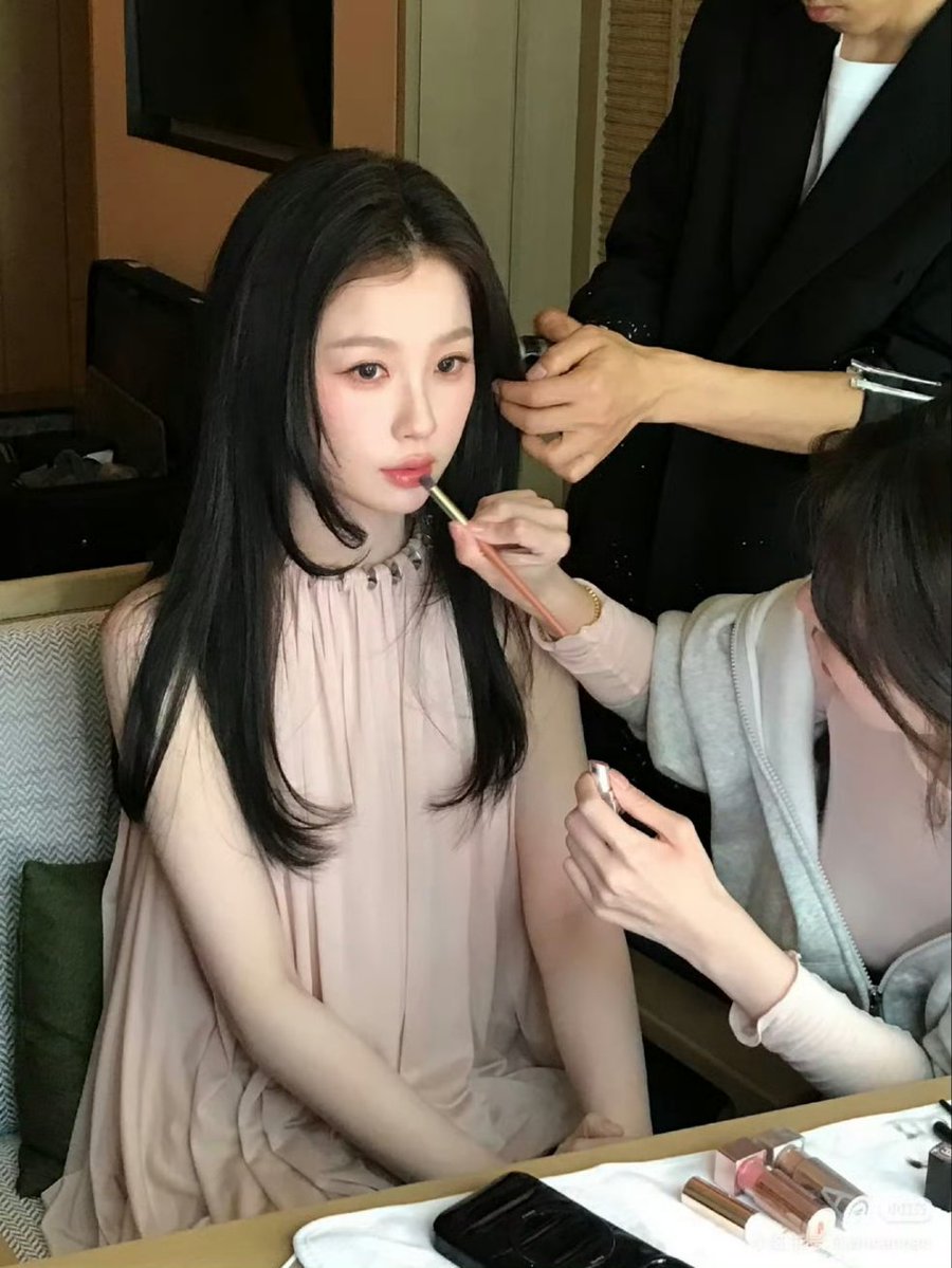 yu shuxin pics tweet media