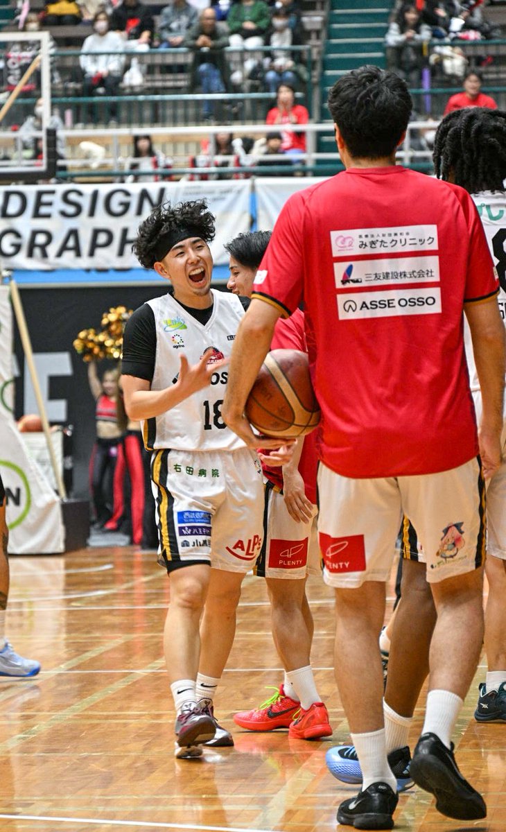 あきま tweet media