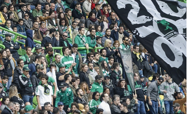 gustavo_ffs's tweet image. #MuseuSporting (#1603). A equipa de Futebol Feminino do SCP recebe hoje o Braga em Alcochete em jogo do Campeonato Nacional. Recordamos o 1º jogo de Futebol Feminino do SCP em Alvalade, frente ao Braga. Época 2016/17, vitória por 1-0, golo de Solange Carvalhas de penaltie aos 94m