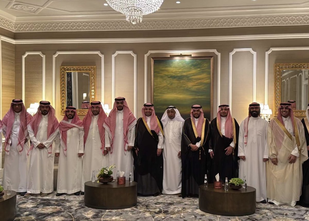 Al_khathlan's tweet photo. احتفل ابناء العم/محمد بن راشد الخثلان (ابو سامي) "رحمه الله" بزواج اخيهم/طارق على كريمة/ محمد بن عبدالرحمن الشهوان يوم أمس الجمعة ١٥/ ١٠ /١٤٤٧ (٢٠٢٦/٤/٣م)في منزلهم بمدينة الخبر .
بارك الله للعروسين وبارك عليهما وجمع بينهما في خير.
#افراح_آل_خثلان 
#آل_خثلان https://t.co/ivYcdlxadl