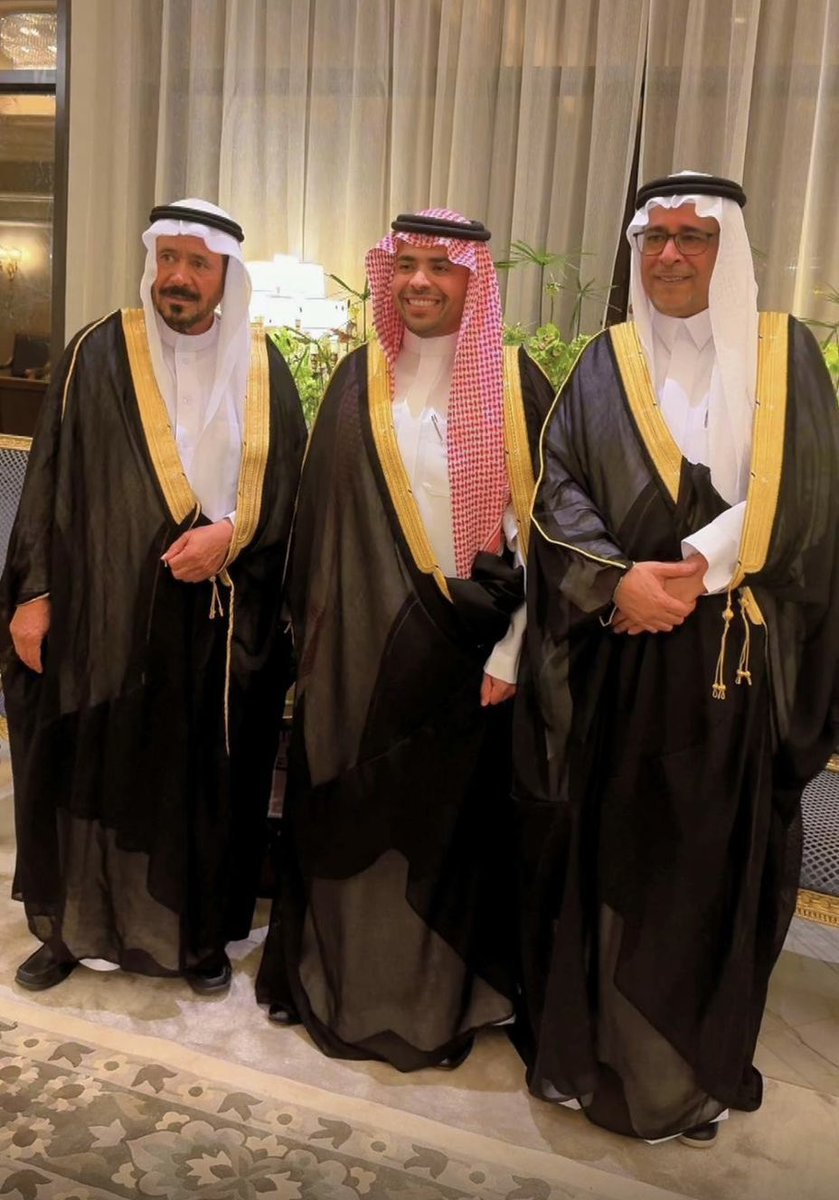 Al_khathlan's tweet photo. احتفل ابناء العم/محمد بن راشد الخثلان (ابو سامي) "رحمه الله" بزواج اخيهم/طارق على كريمة/ محمد بن عبدالرحمن الشهوان يوم أمس الجمعة ١٥/ ١٠ /١٤٤٧ (٢٠٢٦/٤/٣م)في منزلهم بمدينة الخبر .
بارك الله للعروسين وبارك عليهما وجمع بينهما في خير.
#افراح_آل_خثلان 
#آل_خثلان https://t.co/ivYcdlxadl