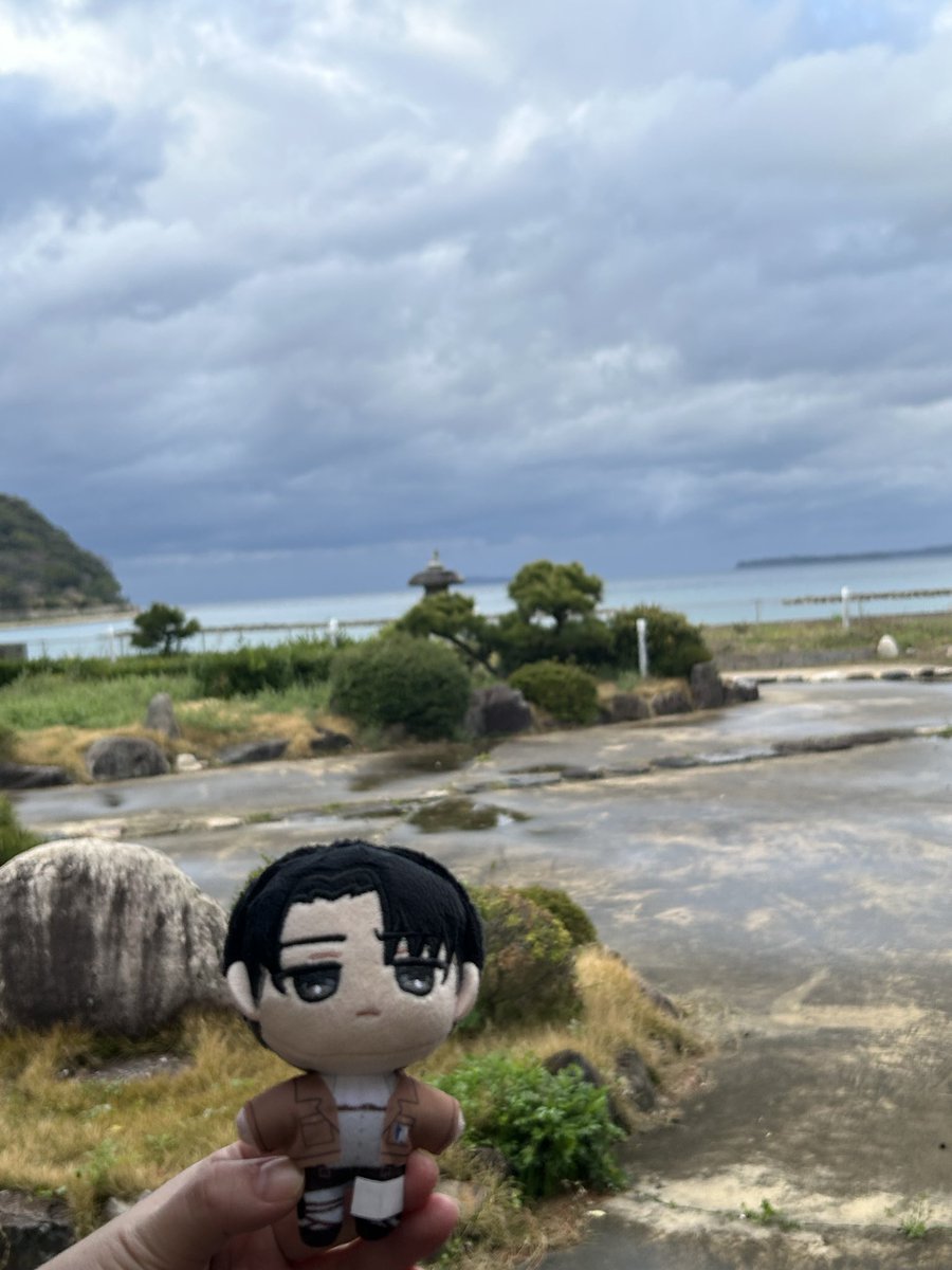 queenyun2's tweet photo. 萩に壁外調査に来ました。足湯中♨️
#萩
#兵長 https://t.co/hWFxKuuRq9