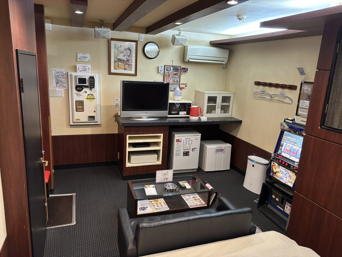 ashikaga_sera's tweet photo. いつも当ホテルをご利用頂き
誠に有難うございます。

今夜もごゆっくりお寛ぎくださいませ。

【宿泊】20時〜翌日13時迄
【休憩】3時間
【ショートタイム】90分

皆様のご来店
心よりお待ちしております。

＃ashikaga_sera 
＃106号室 https://t.co/ke7pe16w3h