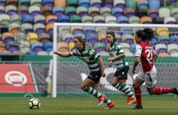 gustavo_ffs's tweet image. #MuseuSporting (#1603). A equipa de Futebol Feminino do SCP recebe hoje o Braga em Alcochete em jogo do Campeonato Nacional. Recordamos o 1º jogo de Futebol Feminino do SCP em Alvalade, frente ao Braga. Época 2016/17, vitória por 1-0, golo de Solange Carvalhas de penaltie aos 94m