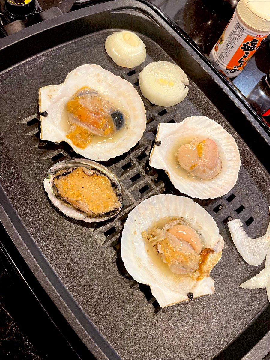 swo_panda's tweet photo. 今日は家で焼肉です🐼🥩
牛タンの芯売っててテンション上がりました🤤
北海道の大沼クラフトビールで乾杯でっす🍻 https://t.co/g7OgOFDMoE