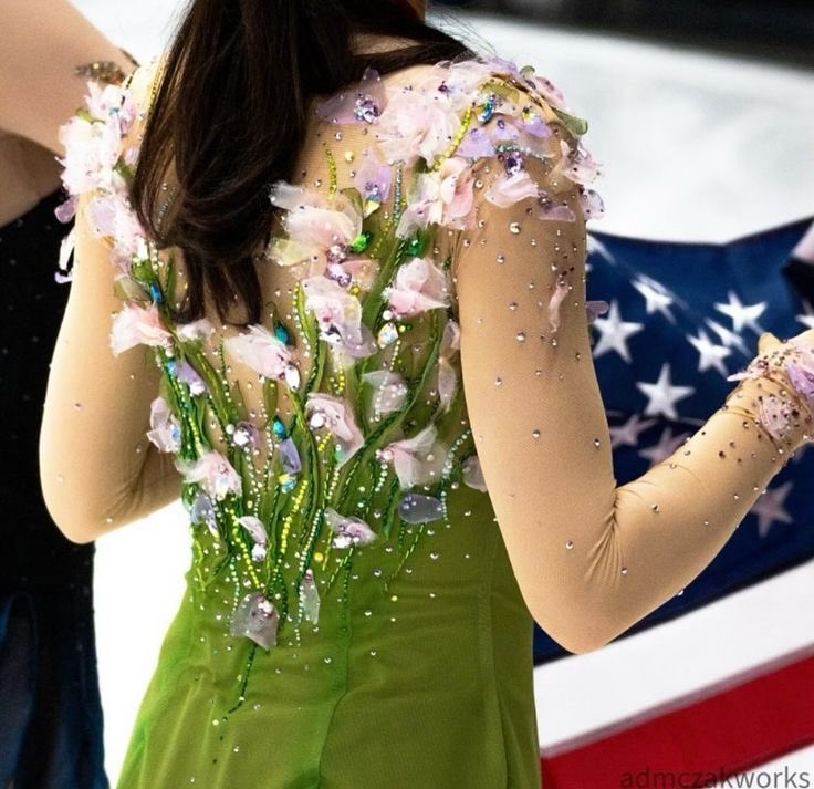 Daily Figure Skating Costumes tweet media
