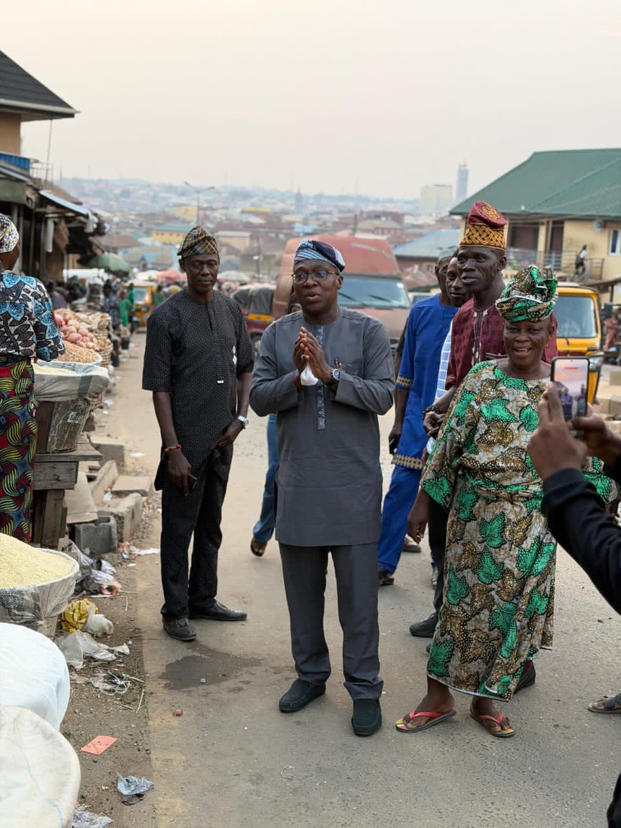 akande_debo's tweet photo. Thank you to everyone who came out to support us as we commissioned 25 solar street lights from Mapo to Orita Merin

Simple interventions like this improve safety, extend trading hours and support economic activity.

This is how we build systems that work for people. https://t.co/zi2wiWDNwy