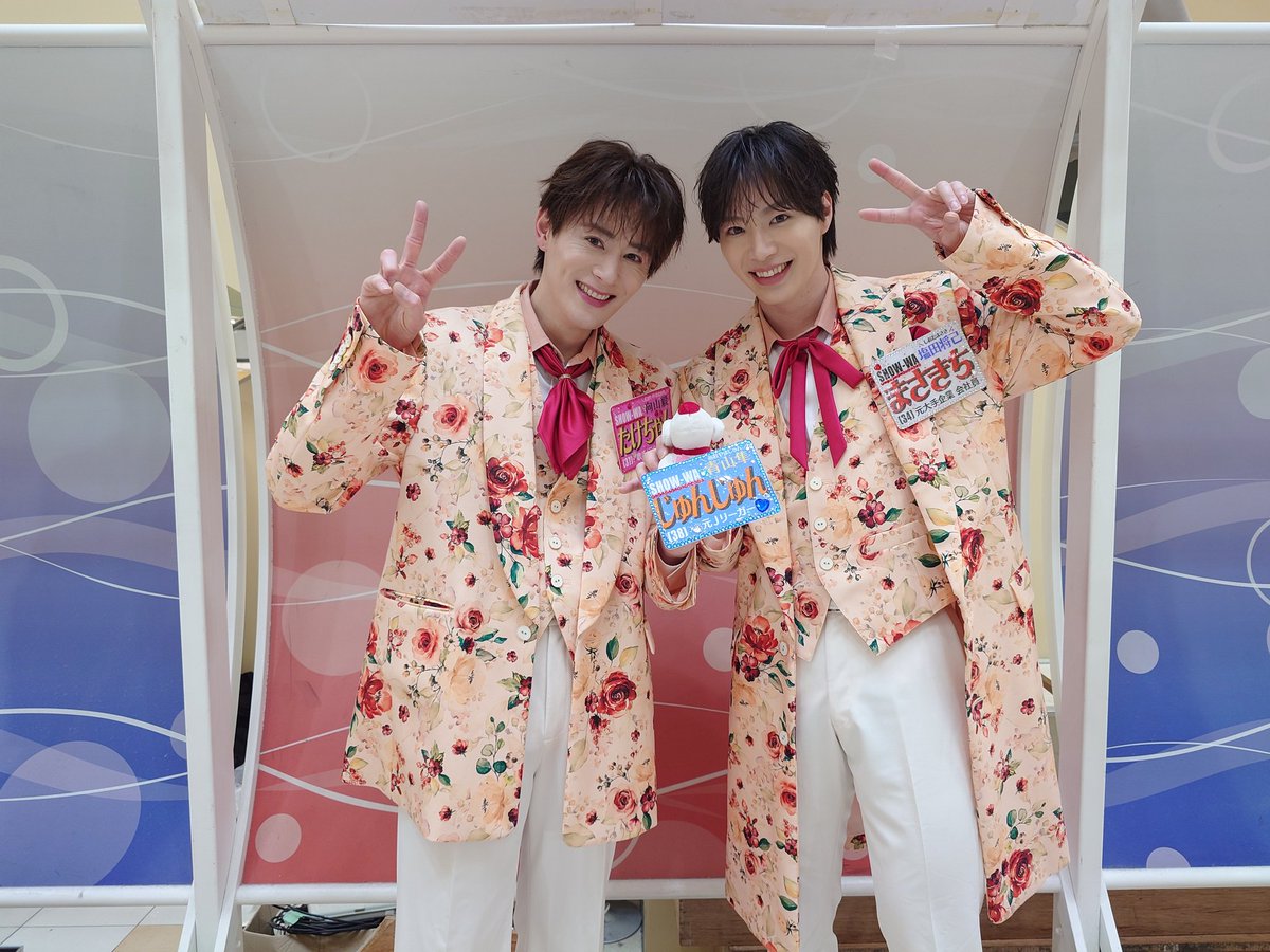 SHOW_WAofficial's tweet photo. 本日は
リリース記念イベントinアリオ鳳にお越しいただきありがとうございました🙌

2組合同名義2ndシングル『ジューンブライド』のリリースイベントを❗️本日は❗️なんと❗️SHOW-WA塩田向山寺田井筒の4人で披露させていただきました🙇‍♀️
いつもとは違った雰囲気はいかがでしたか❔️☺️

今夜のオールスター感謝祭もお楽しみに🎵青山ガンバレ👊

#アリオ鳳
#SHOW_WA
#ジューンブライド
#薄味SHOW_WA