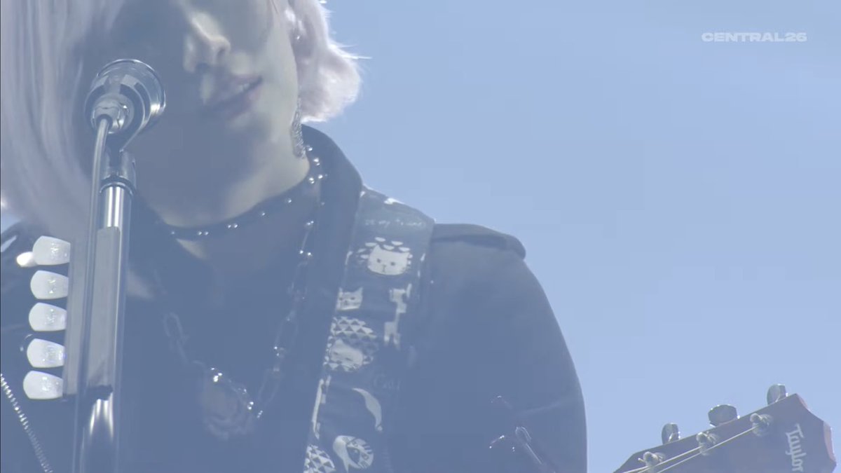 CasperLiu0629's tweet photo. 讓「Weaker」連接「ANIMA」的安排真的太棒了，選擇在這個場合演唱「結々の唄」也讓人感到驚喜…🥹

今天的ReoNa一樣很帥氣 ❤️

#ReoNa 
#CENTRAL_FEST
#CENTRALLAB
#THEFIRSTTAKE https://t.co/Mxg9vTOujZ