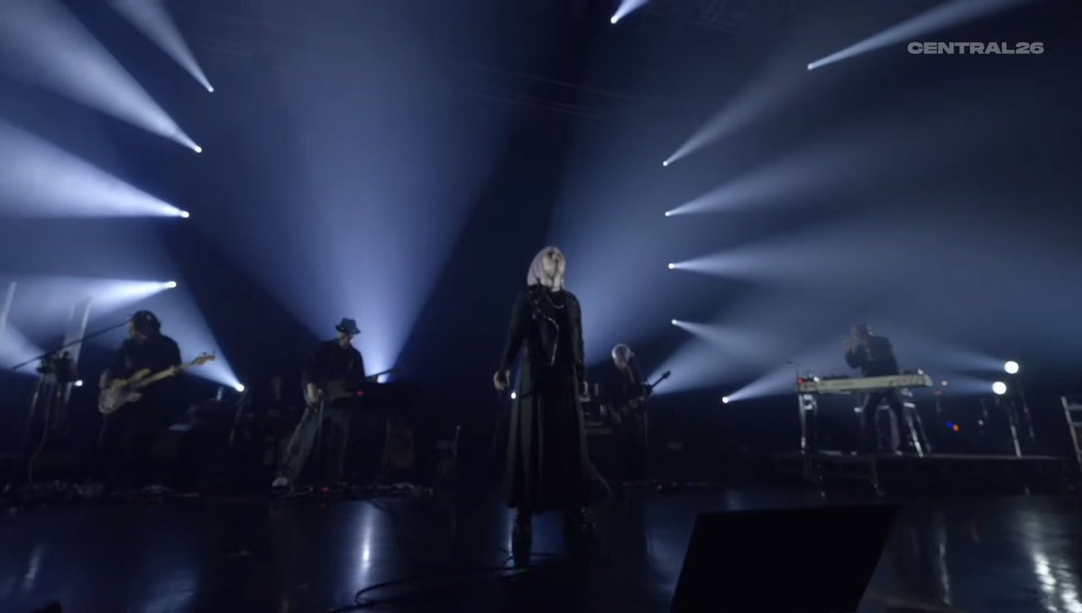 CasperLiu0629's tweet photo. 讓「Weaker」連接「ANIMA」的安排真的太棒了，選擇在這個場合演唱「結々の唄」也讓人感到驚喜…🥹

今天的ReoNa一樣很帥氣 ❤️

#ReoNa 
#CENTRAL_FEST
#CENTRALLAB
#THEFIRSTTAKE https://t.co/Mxg9vTOujZ