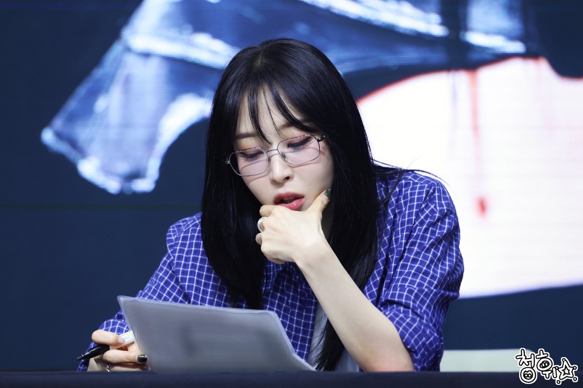 260403 문별 REV 메이크스타 대면 팬싸인회

공부 잘하는 다정한 대학 선배 st

#mamamoo #moonbyul #마마무 #문별