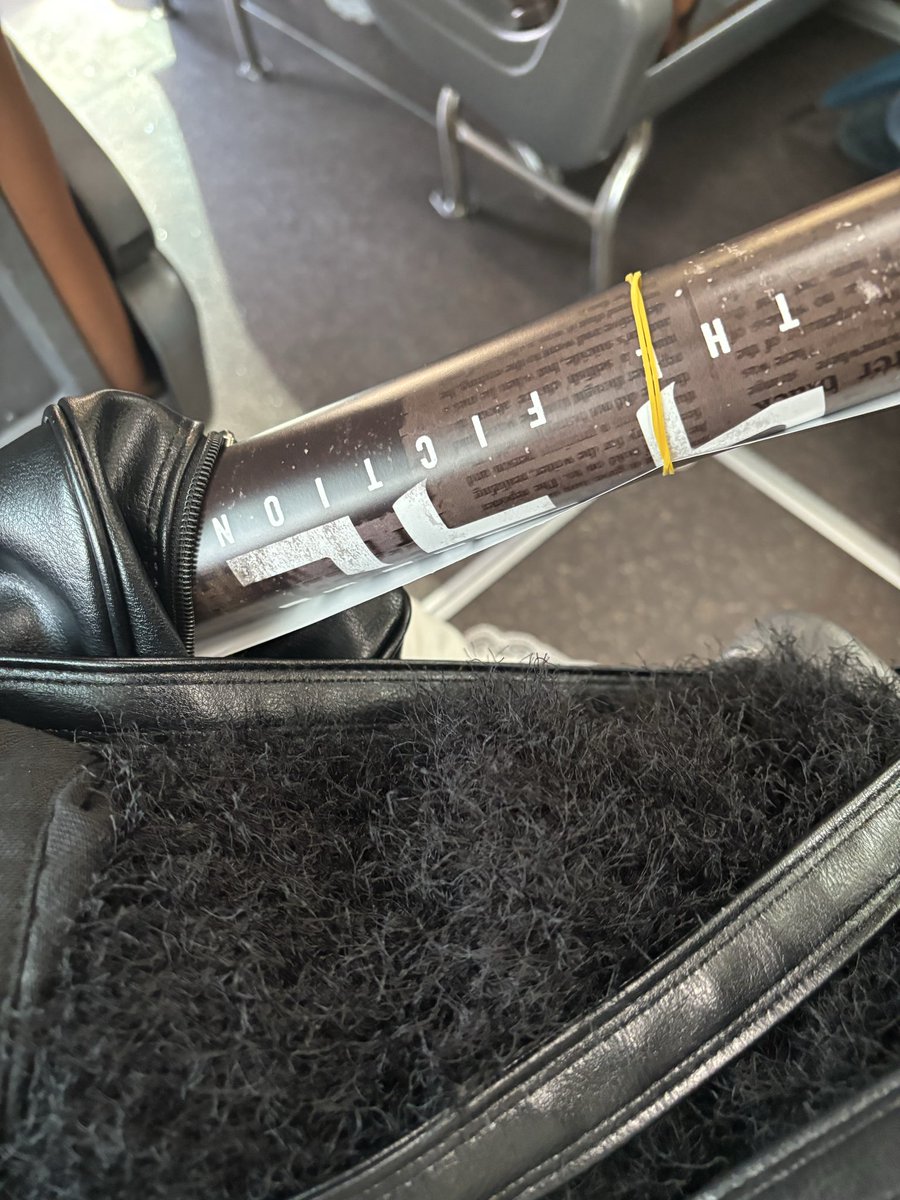 sarama_ing's tweet photo. 떨어지는 연출…그리고 블랙의 손에 죽을거라던 예고처럼 던져지는 결말과 결말 이후의 반전까지!!! 정말 완벽한 서사와 연기였음 자칫하면 뻔햇을텐데 뻔한 요소중에 매력적이고 좋은걸만 골라온느낌 ^^ 다음엔 기회되면 연성으로 찾아올게요 즐거웠다 ㅠㅠ https://t.co/BKczFKZuaI