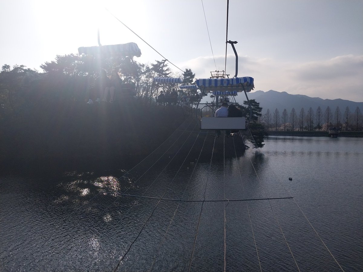 YoongiSideGrowl's tweet image. Not to brag but I listened to Into the sun while on the Seoul sky lift going into the sunset. 
Make your own life cinematic

#intothesun #bts #seoul