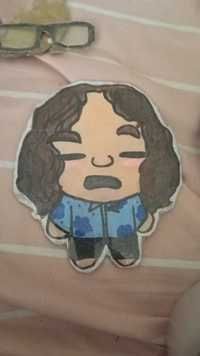 Kustenkosash's tweet image. (k sorry for the quality of the footage.)
This is a cardboard Al Yankovic who could be in either the new or old version. 
How do you like that, Elon Musk? 
@alyankovic 
#weirdal #handmade #supercool