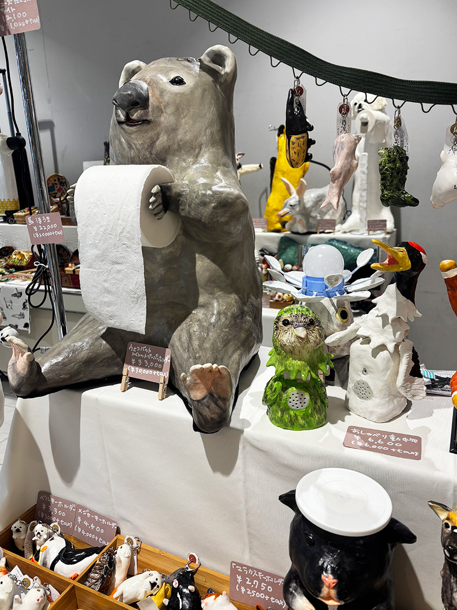 【開催中の展示】

4月1日（水）から高島屋新宿店 6F ハンズ側エスカレーター前で、鈴木動物園前さんとPuffjellyさんの二人展「春の新宿クラフト展」が開催されています。会期は4月7日（火）まで。
詳細は bit.ly/3Ol38Zt をご覧ください。