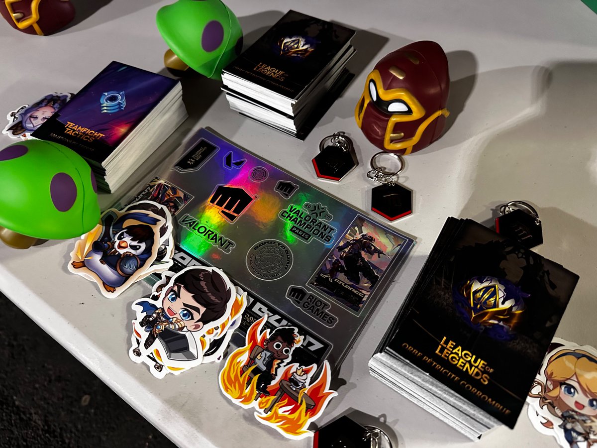 RiotMarco_'s tweet photo. À la Gamers Assembly 2026 avec @Julzod_ et @orKsDarth 🔥
N’hésites pas à venir nous faire vos retours sur le circuit Le Tour, ou l’esport de manière générale 👊

En bonus quelques goodies pour vous 👀 https://t.co/0VysVeeeu1