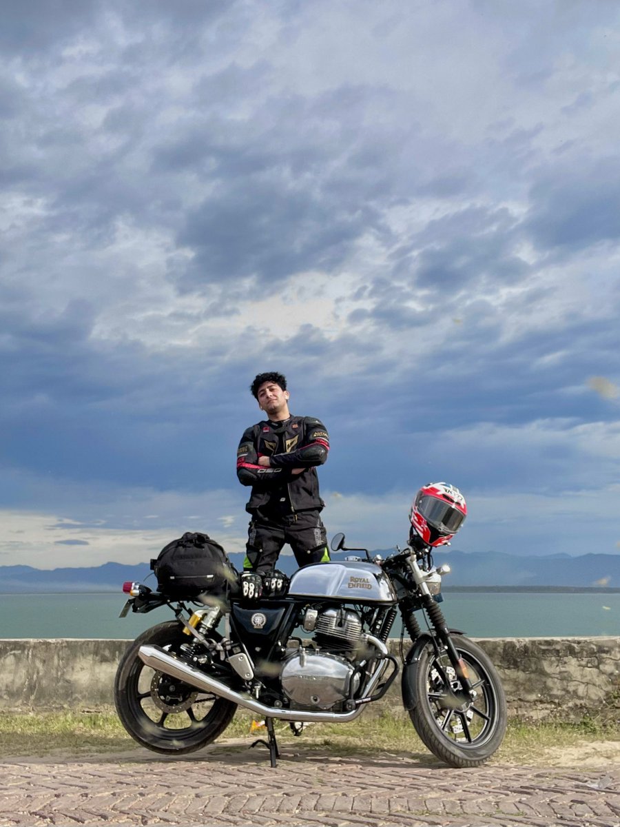 whyparthy's tweet photo. Zooomiesss 🏍️💨 https://t.co/YJaNkQPLaM