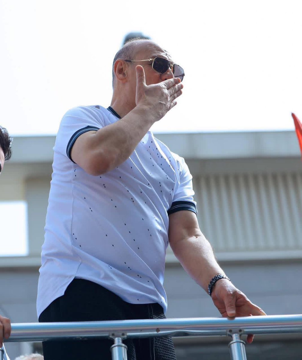 M89RMD's tweet photo. بمشهدٍ مهيب يهزّ القلوب، الجماهير العراقية تزفّ أسود الرافدين في قلب بغداد بعد الإنجاز التاريخي والتأهّل إلى نهائيات كأس العالم 2026 🏆 https://t.co/8g08xLj7wE