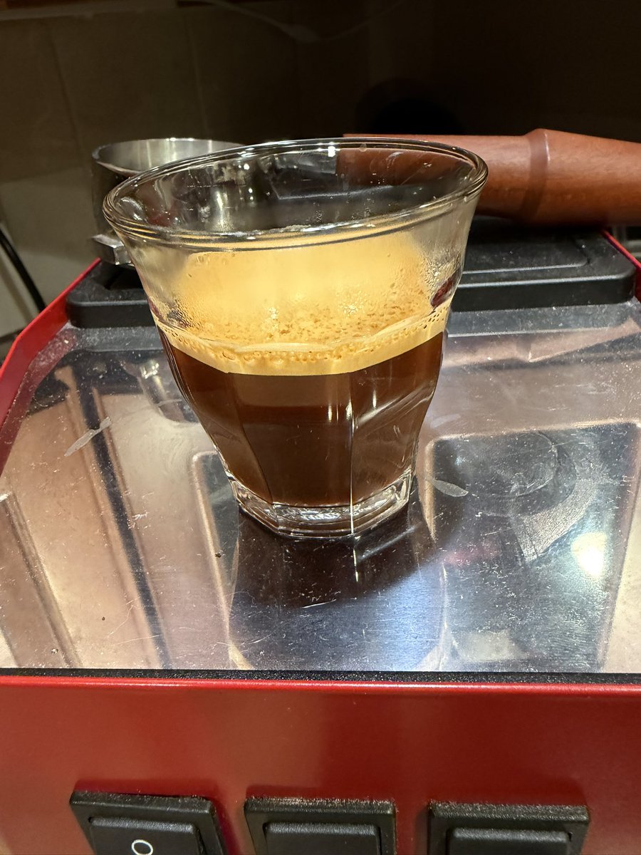 TCKyriakides's tweet photo. Κλασσικ μίνι-καντηλ!
“Change of perspective. From the negative to the positive. From a world full of chaos and destruction, see beauty. Let this coffee be a catalyst of change in your day. Bright, juicy, transformative.” Giv coffee beanery!
#οκτανιαγιαζιζανια #freshbeans https://t.co/RlJYpdCFsm