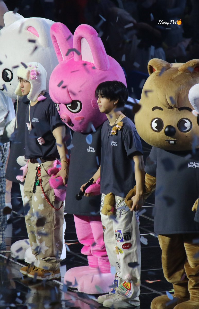 260328 fanmeeting
#창빈 #Changbin #한 #Han
#StrayKids #스트레이키즈
#SKZ_6TH_FANMEETING
#STAY_in_Our_Little_House